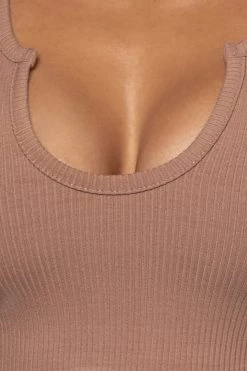 JLUXLABEL MOCHA KACEY CROP TOP