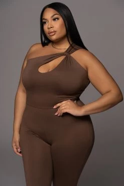 JLUXLABEL CHOCOLATE AMIRAH KEYHOLE JUMPSUIT