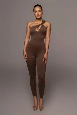 JLUXLABEL CHOCOLATE AMIRAH KEYHOLE JUMPSUIT
