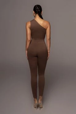 JLUXLABEL CHOCOLATE AMIRAH KEYHOLE JUMPSUIT