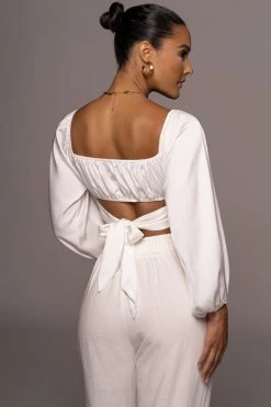 JLUXLABEL WHITE MOVING ON TOP NEW ARRIVALS