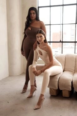 JLUXLABEL NEW ARRIVALS CREAM SAIKA KEYHOLE JUMPSUIT