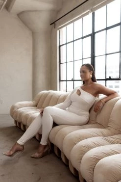 JLUXLABEL WHITE SAIKA KEYHOLE JUMPSUIT